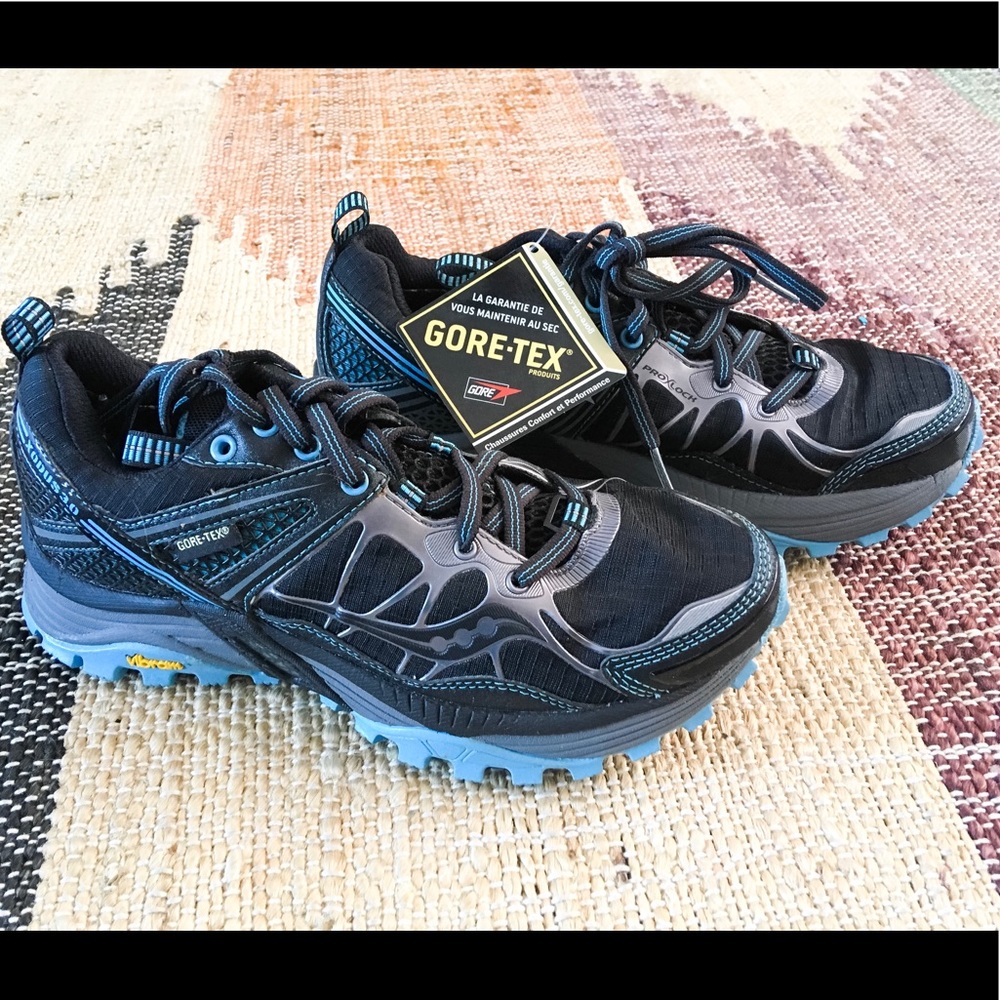Gortex Saucony black trail running shoes. BNWT